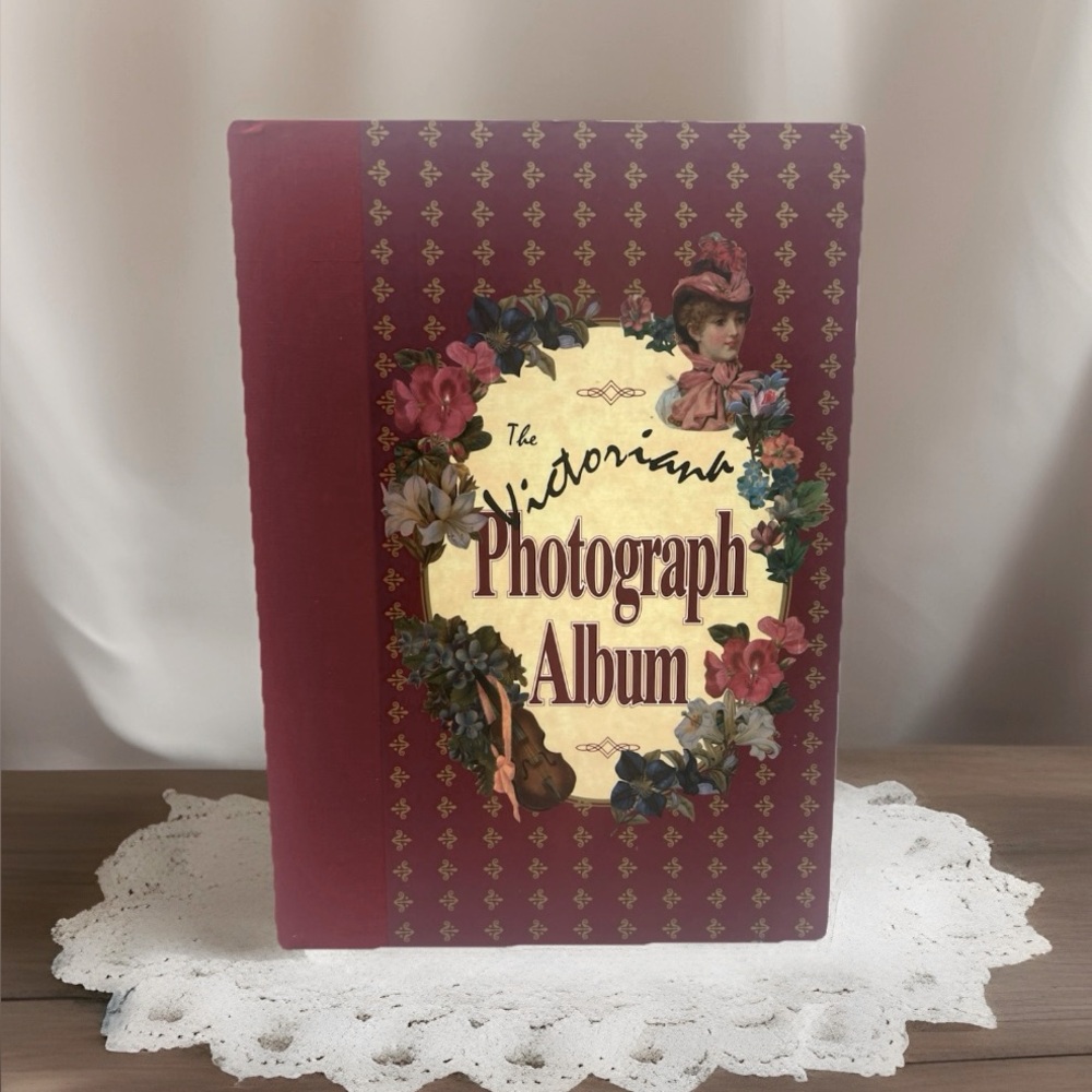 VINTAGE FAMILY PHOTOGRAPHS ALBUM BY MONTAGUE HOUSE 1995 HARDCOVER